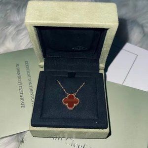 Van Cleef & Arpels vintage Alhambra pendant ❤️